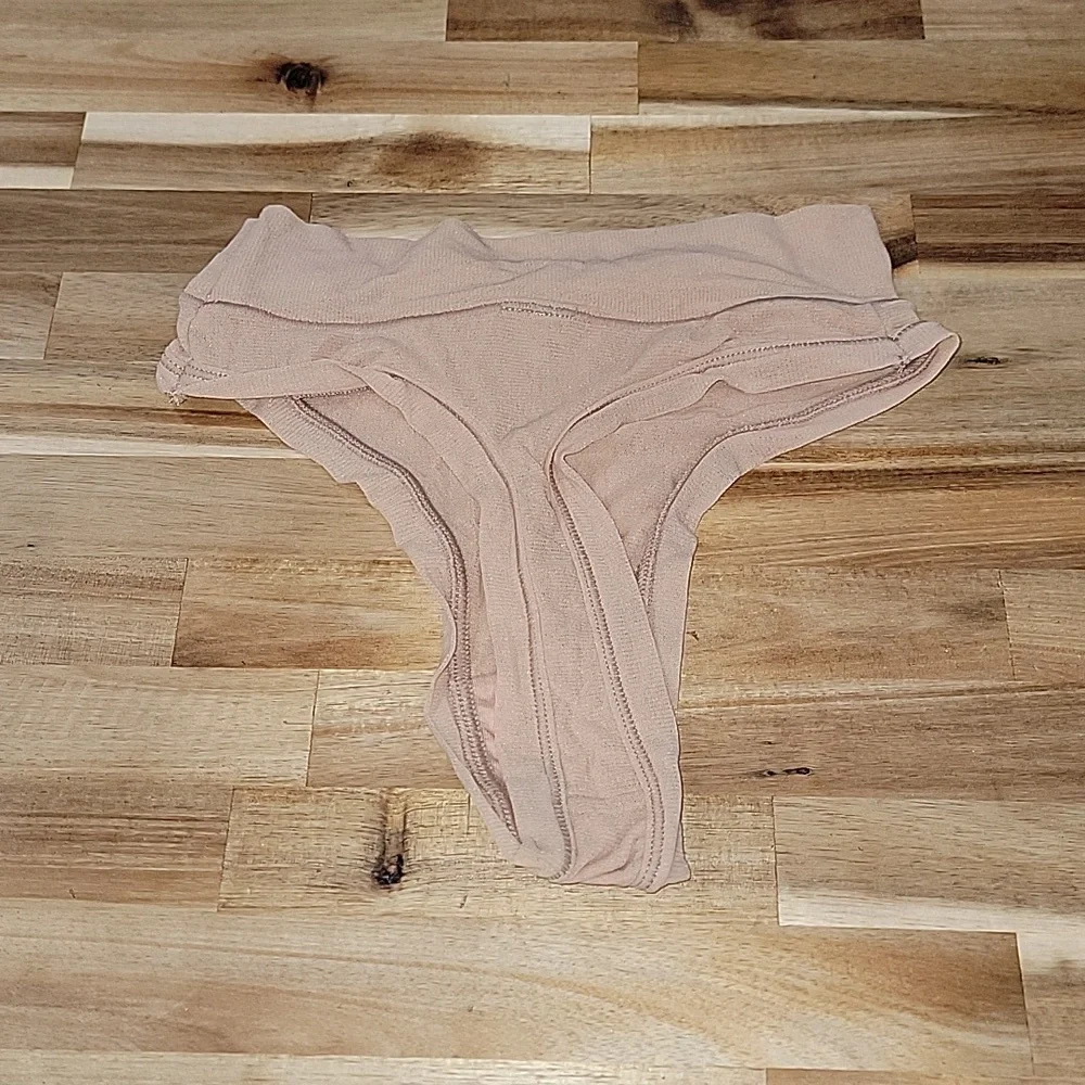 SKIMS Kim Kardashian Women's XXS Thong Panties New w/ Tags!